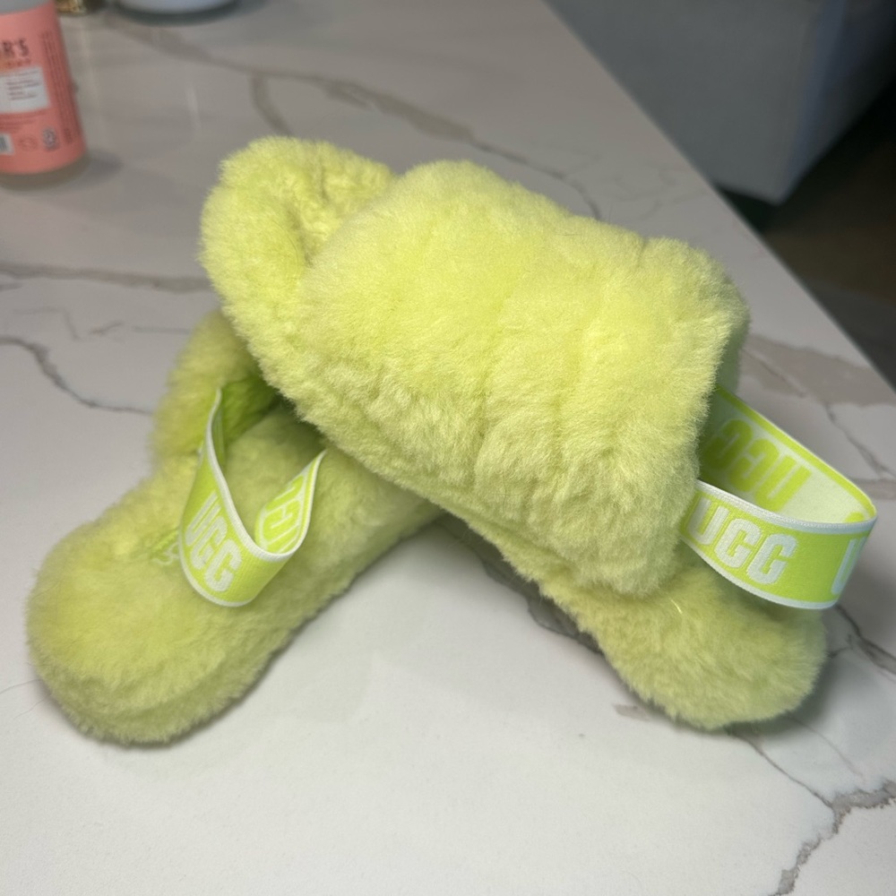 Ugg slides / slippers